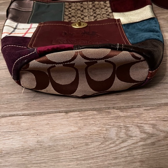 Holiday Coach bucket bag - Picture 3 of 5